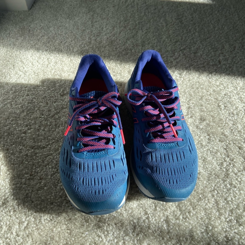 ASICS Gel Cumulus 20 size 7.5 wide - Azure blue
